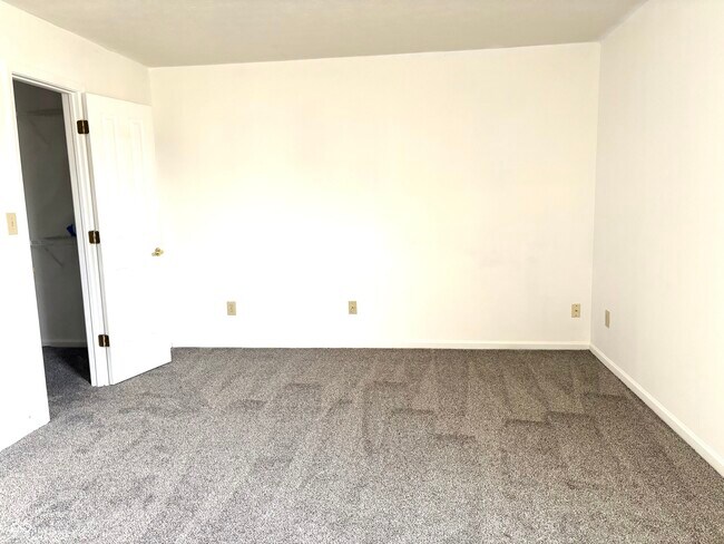 Building Photo - 11052 Oakspring Dr