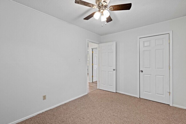 Building Photo - What you are looking for!