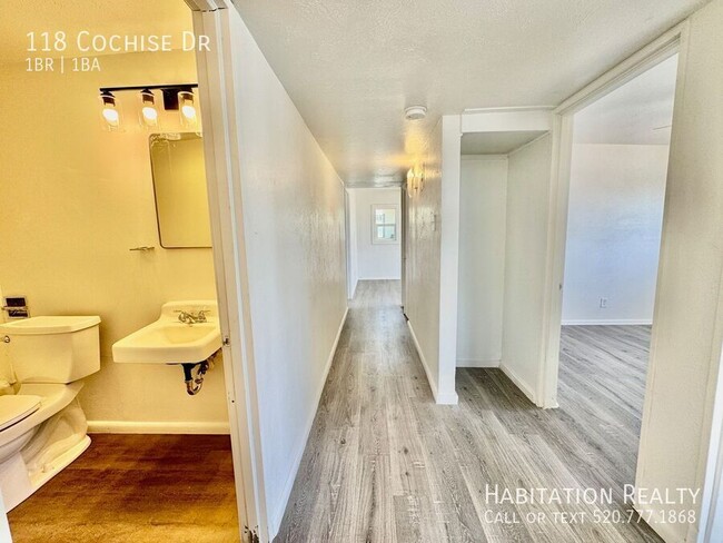 Building Photo - 118 Cochise Dr