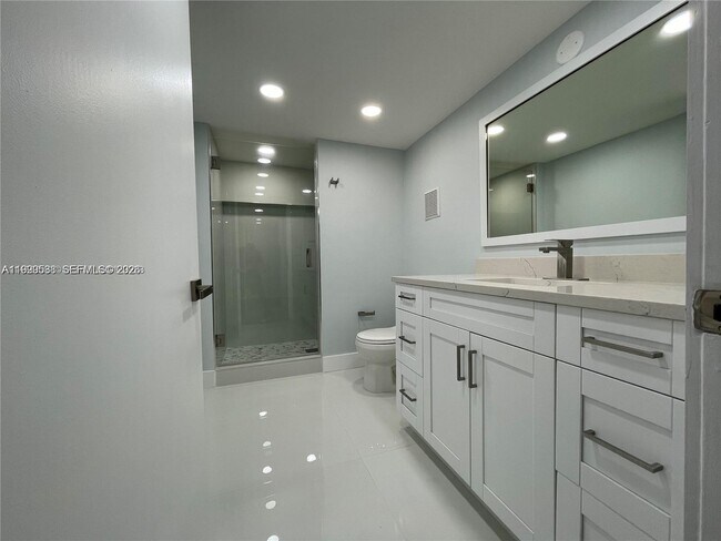 Building Photo - 4725 SW 62nd Ave