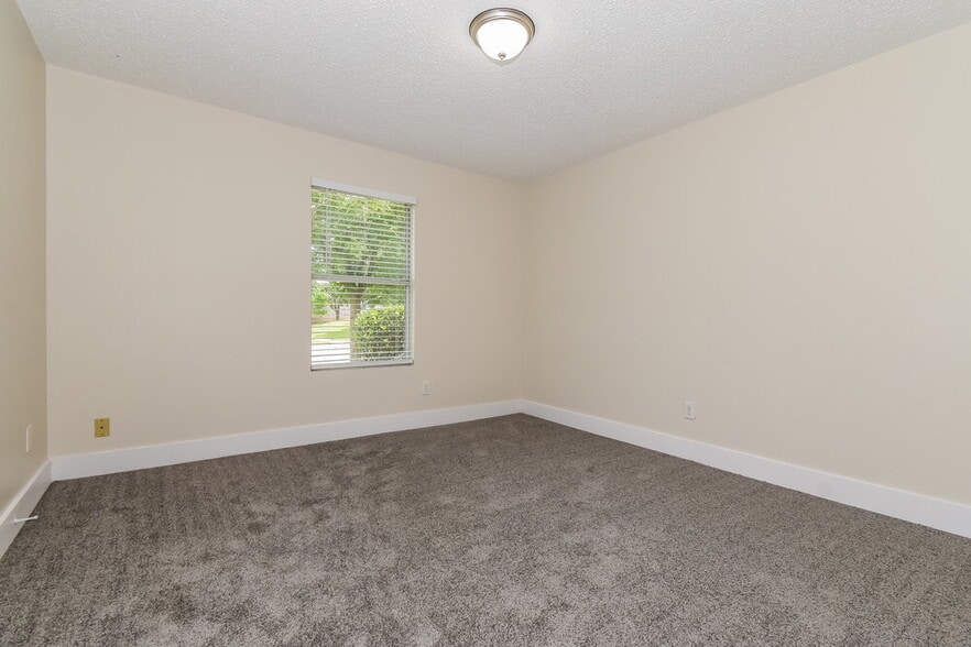 Building Photo - 2327 Graystone Dr