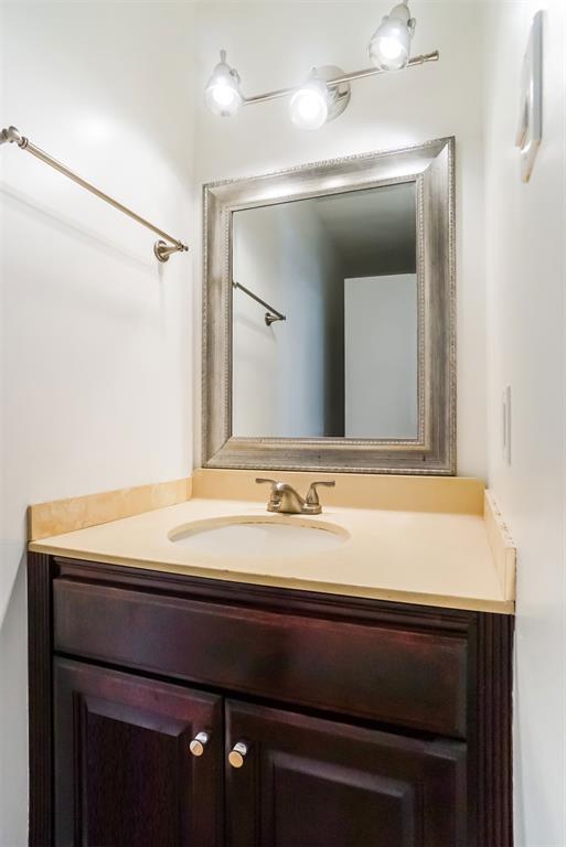 Building Photo - 1122 Hollow Creek Dr