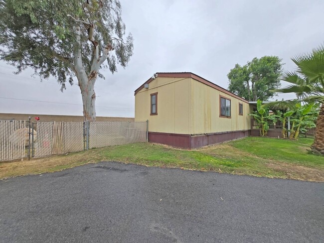 Building Photo - 8633 E Brundage Ln