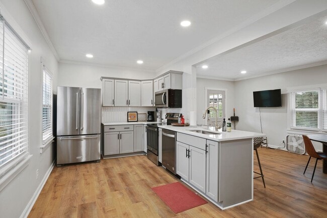 Building Photo - 3BR Aksarben- walking distance UNO, Availa...