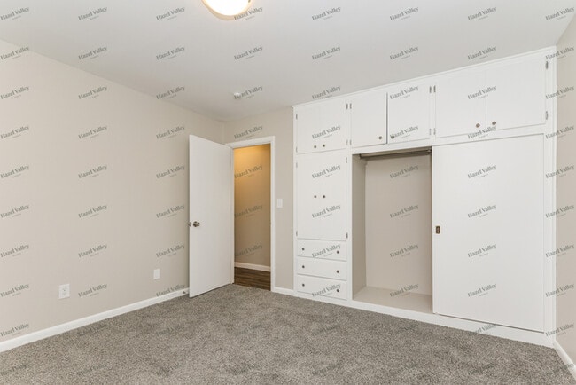 Building Photo - 4065 Locustwood Dr