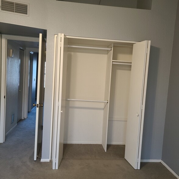 Building Photo - 3491 N Arizona Ave