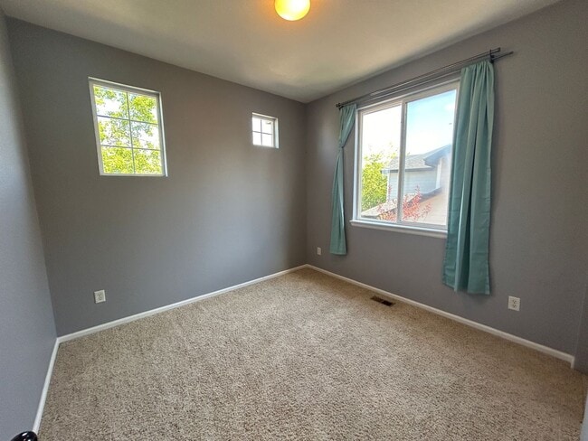 Building Photo - A Gem in Highlands Ranch