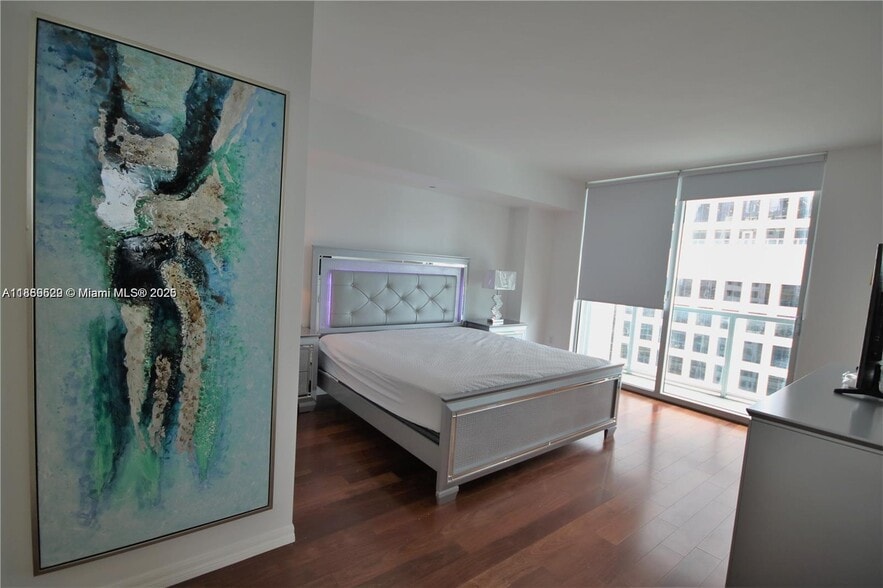 Building Photo - 500 Brickell Ave