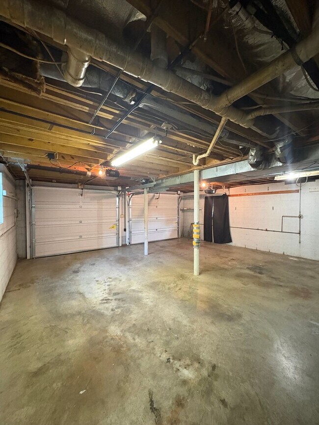 Building Photo - 3 Bedroom 2 Bath House