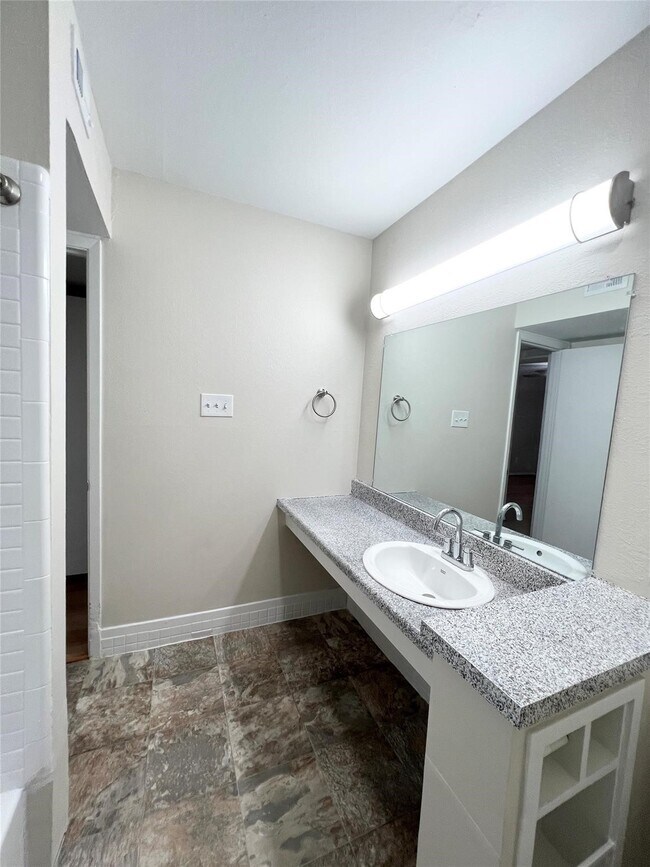 Building Photo - 2400 5th St