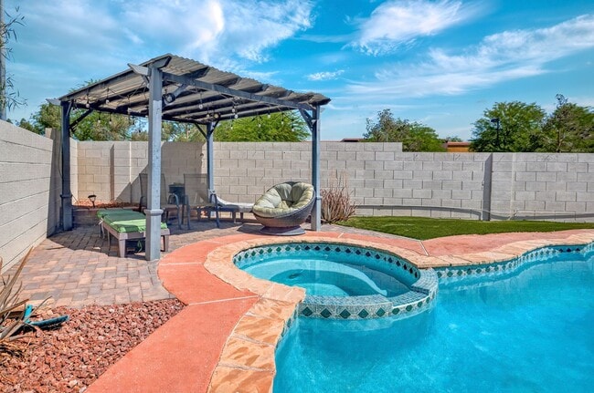 Building Photo - Charming Two Story Home Located in North Las Vegas