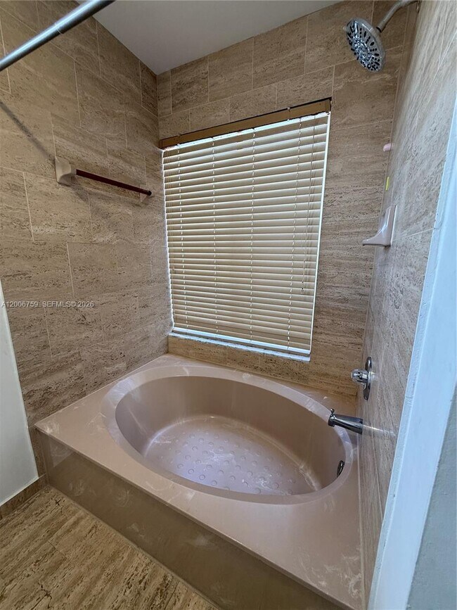 Building Photo - 9940 SW 146th Ct