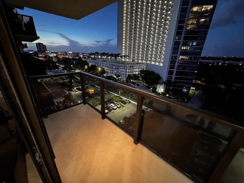 Balcony view West to see Midtown/Wynwood/Design District just a short walk away. - 600 NE 36th St