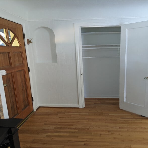 Building Photo - 1036 NE 102nd St