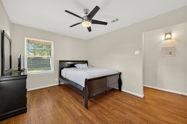 Building Photo - 4045 Osby Dr