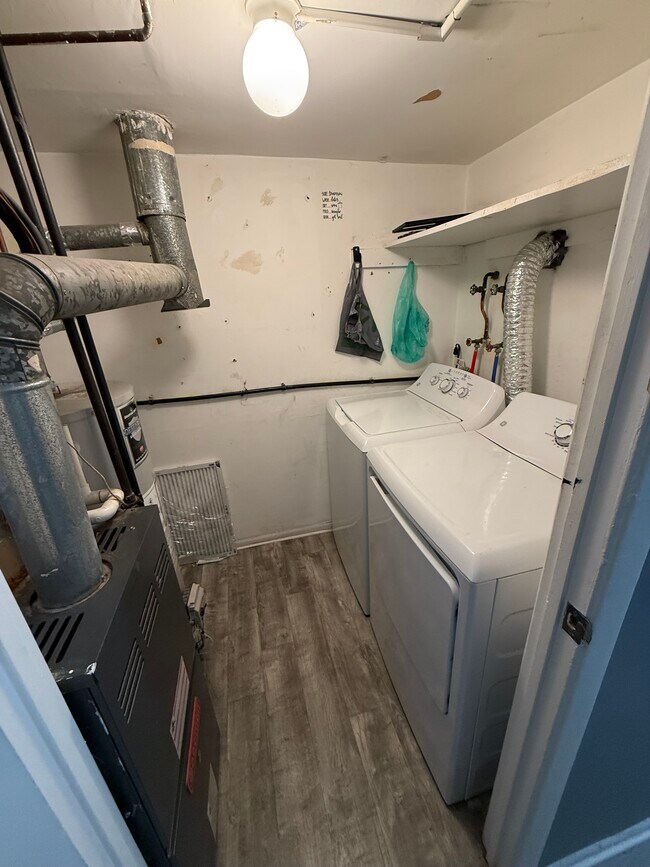 Building Photo - 3721 Ronnald Dr