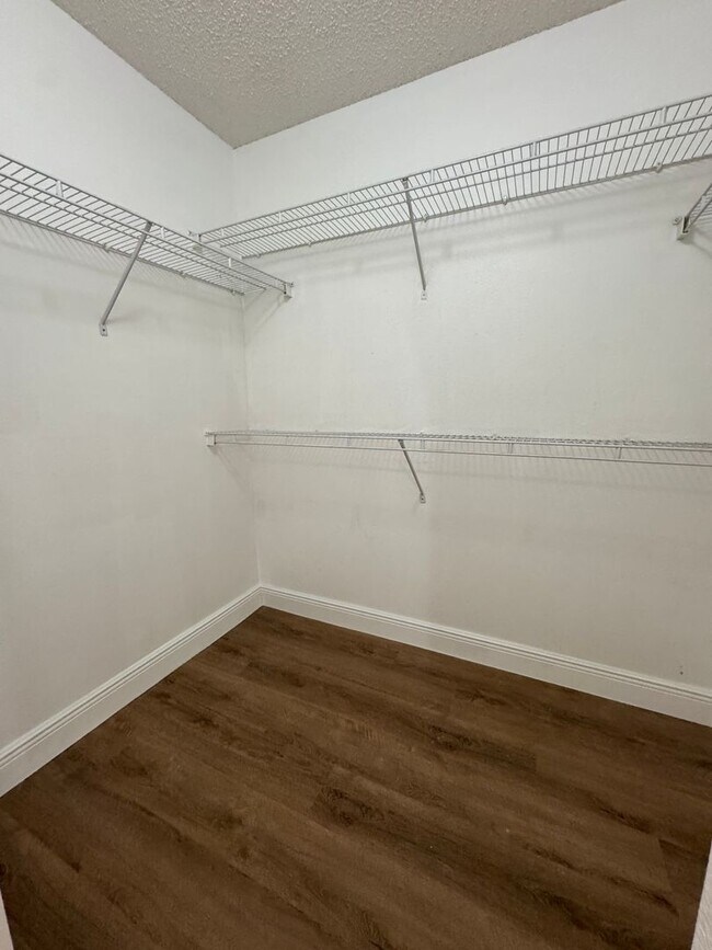 Building Photo - Spacious and Comfortable House for Lease