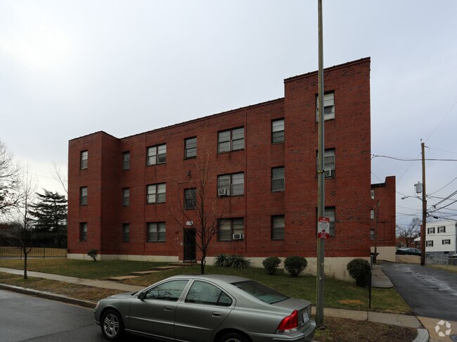 Primary Photo - 3393 Blaine St NE