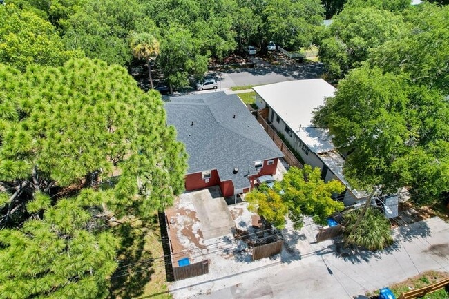 Building Photo - 636 15th Ave S