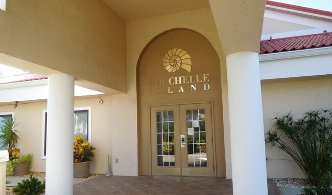 Building Photo - 3BR 3BA plus Garage- Bouchelle Island Condo!
