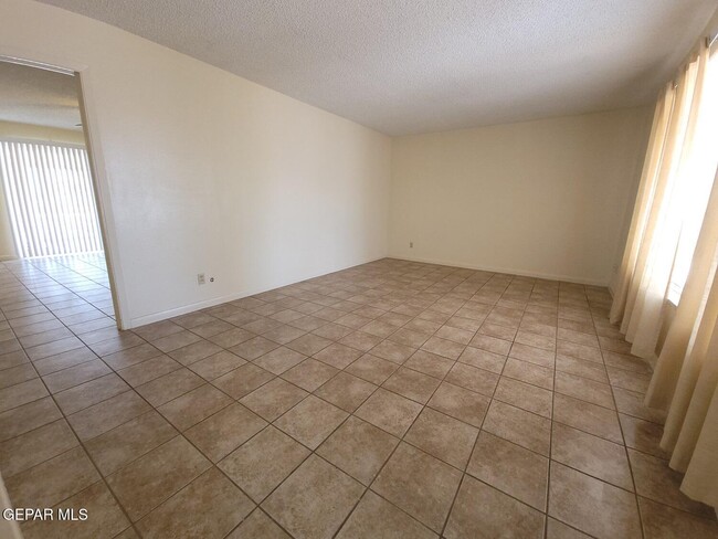 Building Photo - 240 Ferrari Ct