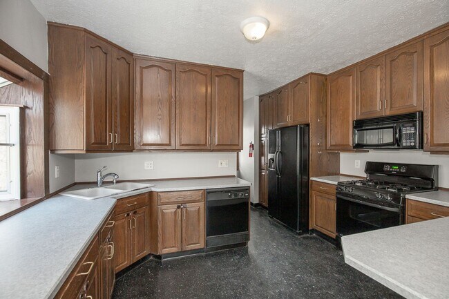 Building Photo - 14718 Bayes Ave