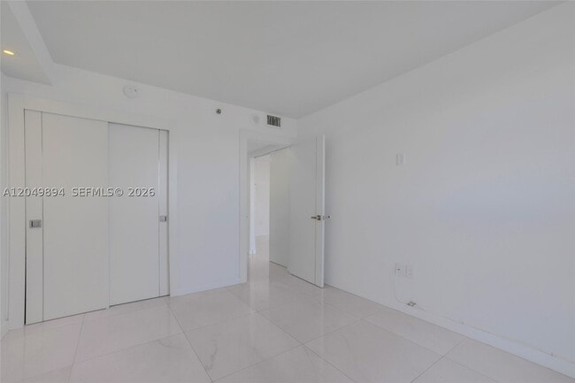 Building Photo - 20515 E Country Club Dr