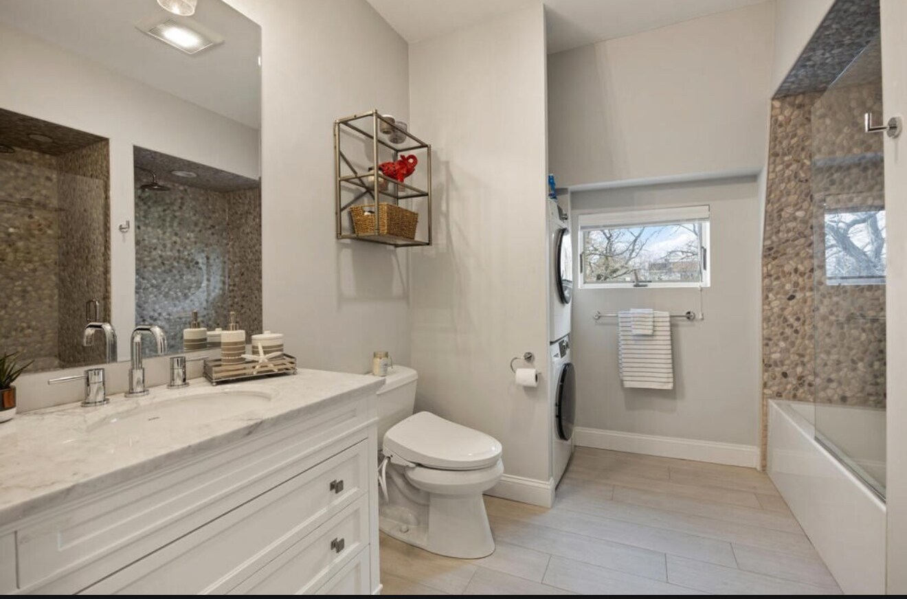 Second bathroom - 8 Mount Vernon St