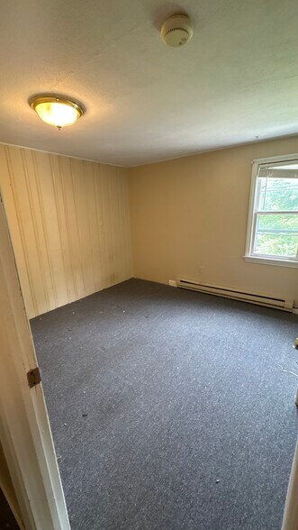 #2 bedroom 1st floor - 1 Minnesota Rd
