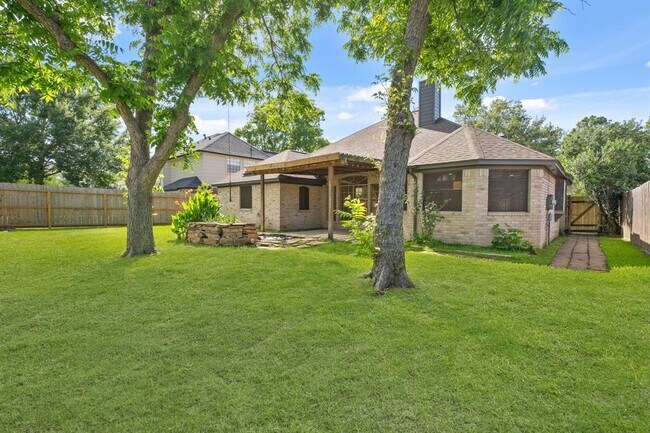 Building Photo - 710 Lochnell Dr