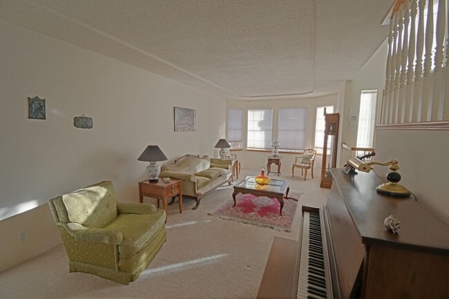 Building Photo - 4BD/3BA Available for Move In! Northeast H...