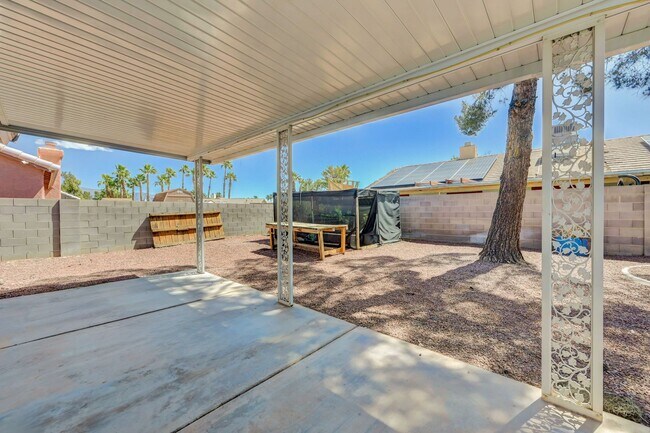 Building Photo - N Las Vegas Single Family Home - New Paint and LVP Flooring