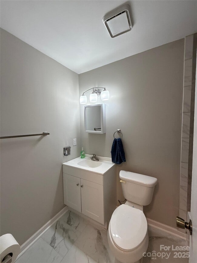 Building Photo - 3621 Willow Point Dr