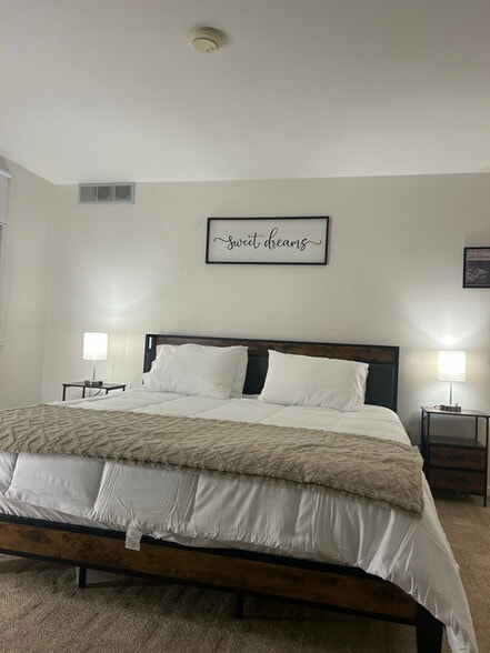 Building Photo - 383 Oxford St