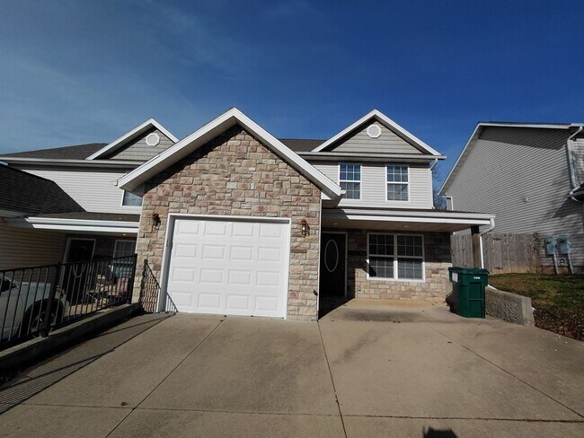 Primary Photo - 16328 Holy Cross Ln