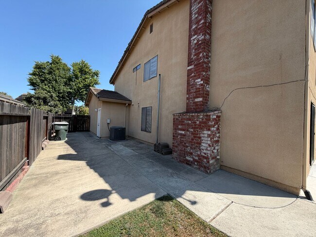 Building Photo - 872 Shellwood Way