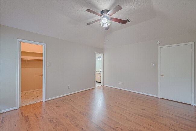 Building Photo - 6907 Yardley Dr
