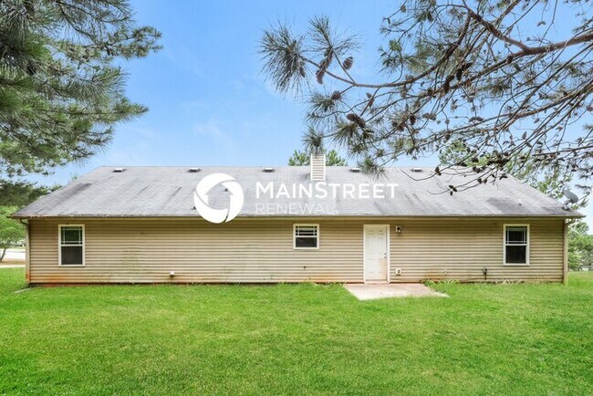 Building Photo - 4 Bedroom Pet-Friendly Home in Covington, GA with Main Street Renewal