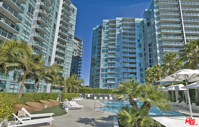 Building Photo - 13700 Marina Pointe Dr