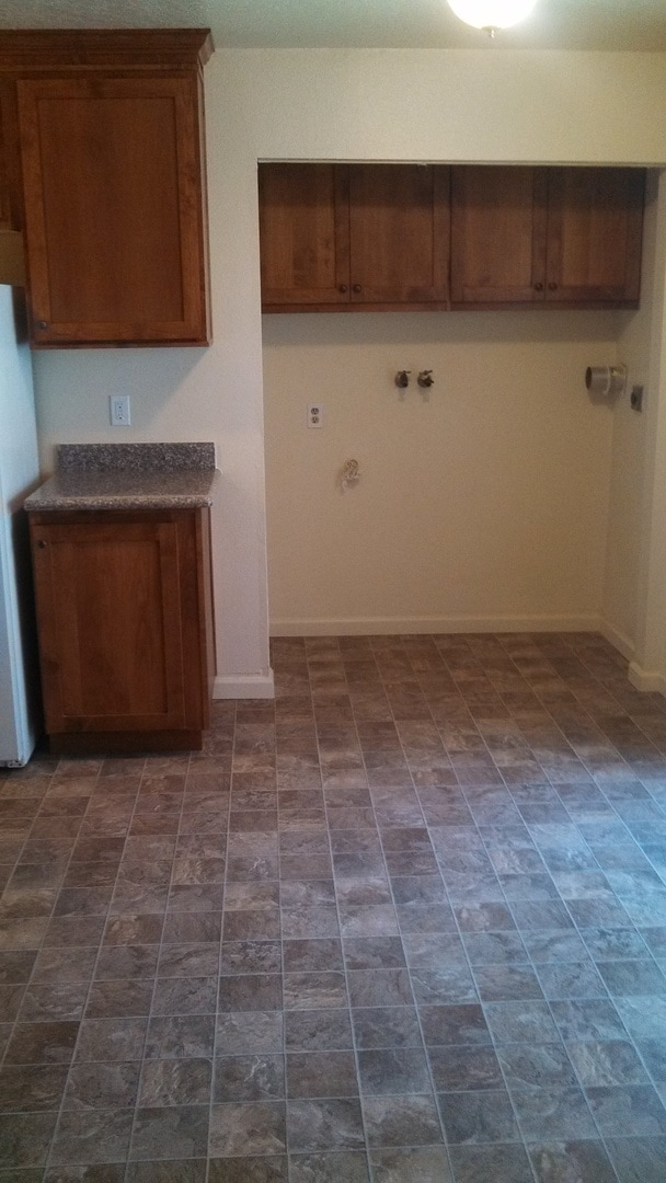 Building Photo - 729-729 NE Church St