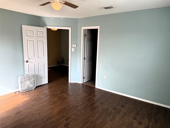 Building Photo - 62 Evanston St