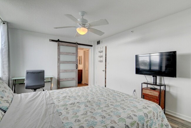 Building Photo - 1915 Lavers Cir