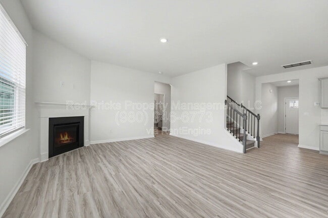 Building Photo - 136 Mdw Vw Dr