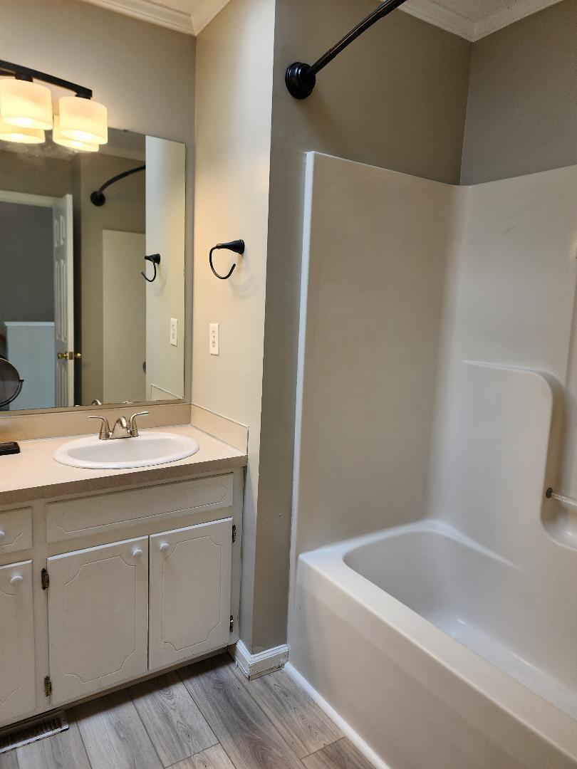 Building Photo - 2375 Vineyard Dr
