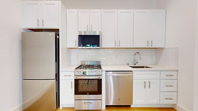 Building Photo - 550 Baker St