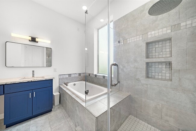 Building Photo - 1005 Bingham St
