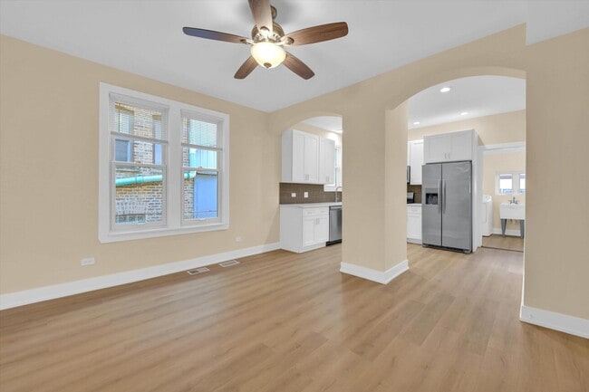 Building Photo - 4170 W Cornelia Ave