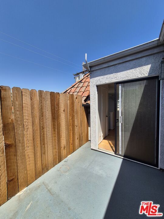 Building Photo - 1529 S Bundy Dr