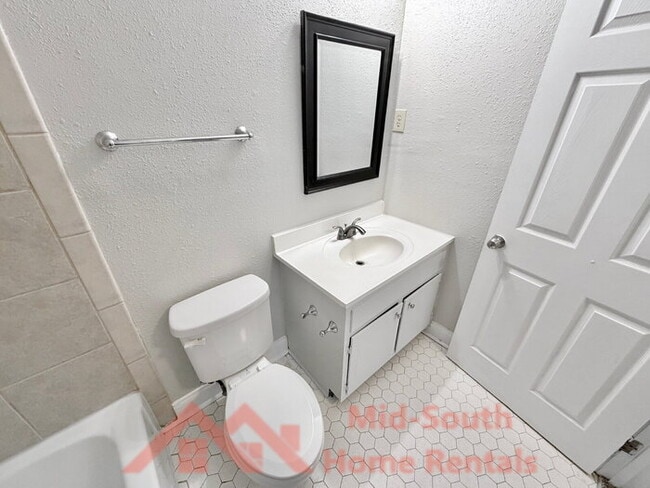 Building Photo - 1266 Hickory Ridge Dr