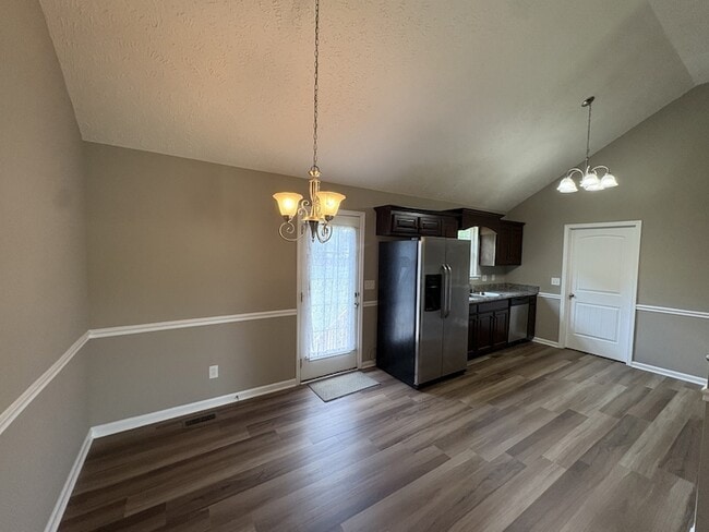 Building Photo - 1009 Halverson Dr